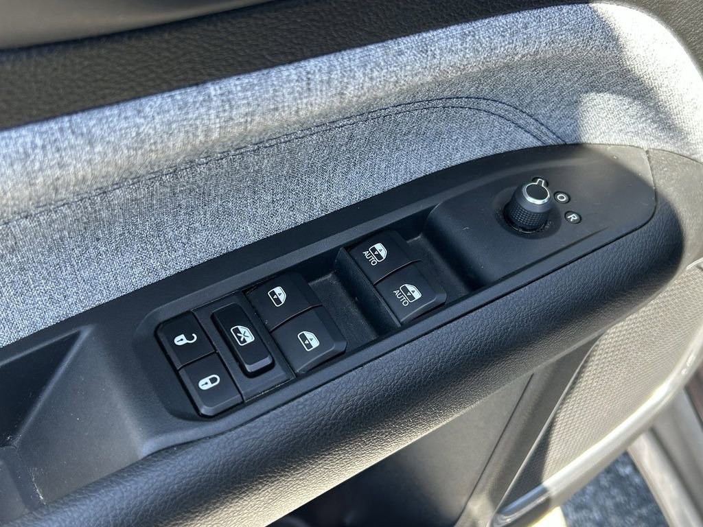 Used 2024 Jeep Compass Latitude image 25