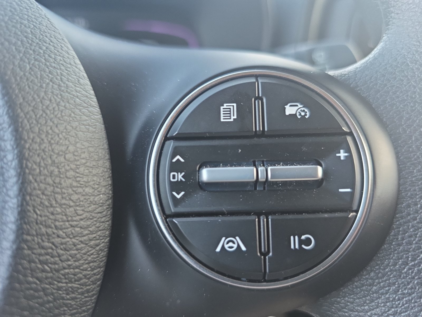 Used 2025 Kia Soul LX w/ LX Technology Package FWD image 23