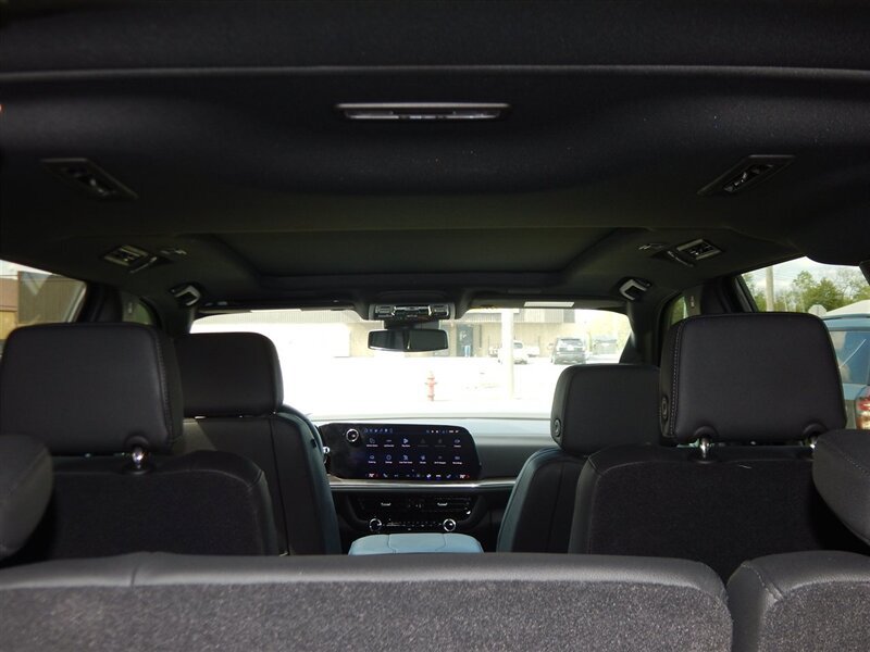 Used 2026 Chevrolet Suburban Z71 w/ Comfort Package AWD/4WD image 13