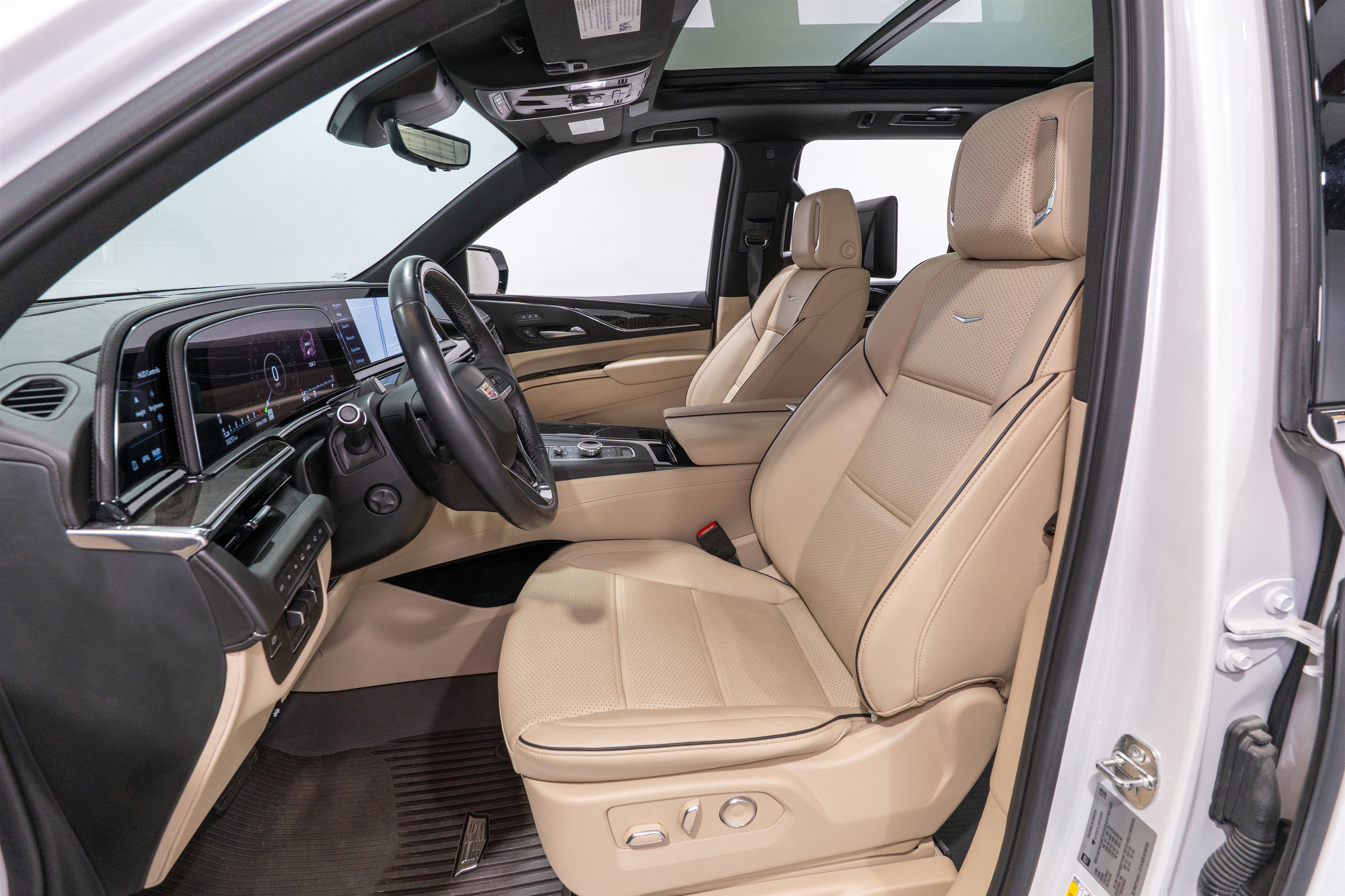 Used 2024 Cadillac Escalade Premium Luxury w/ Performance Package AWD/4WD image 16