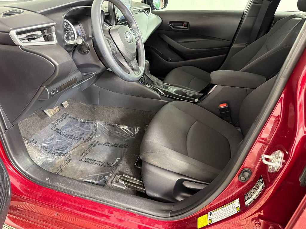 Used 2022 Toyota Corolla LE FWD image 9