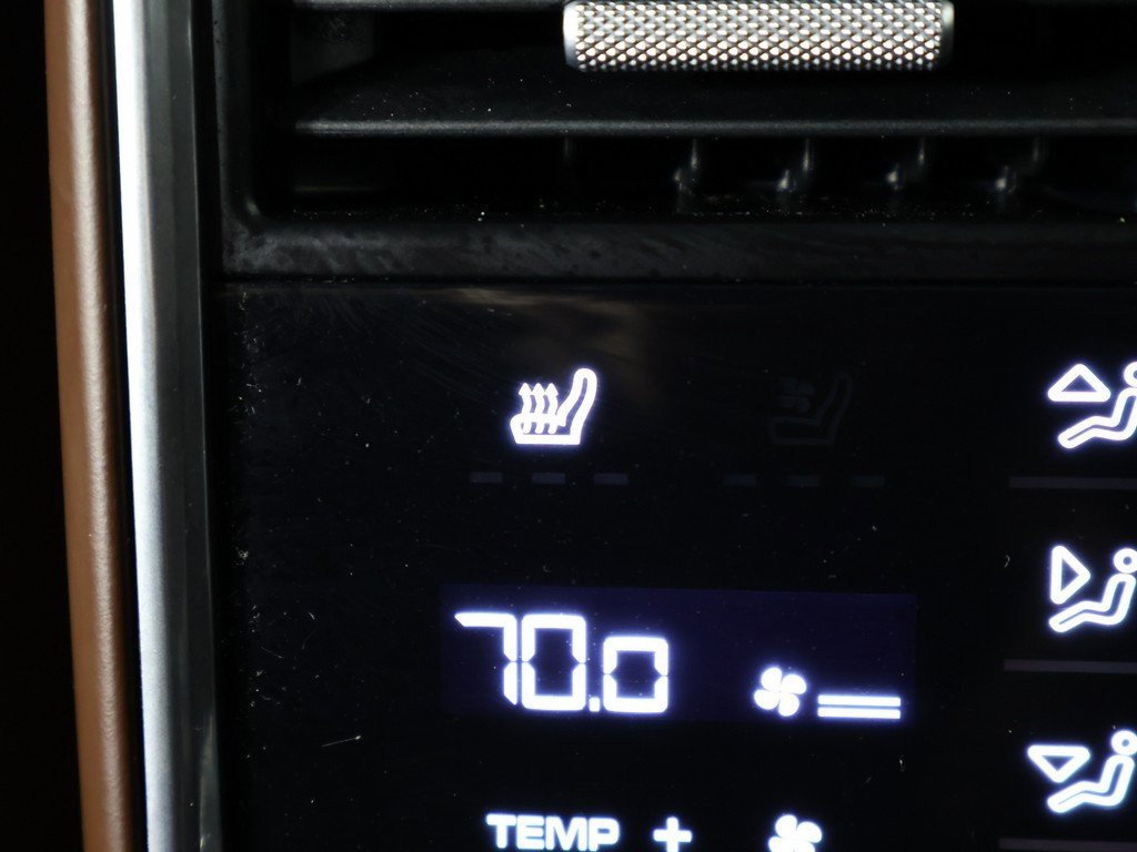 Used 2023 Porsche Cayenne Platinum Edition image 60