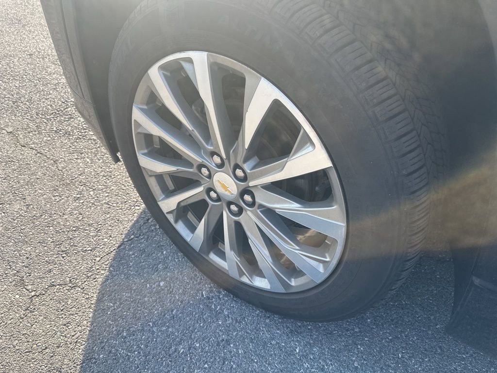 Used 2023 Chevrolet Traverse Premier image 9