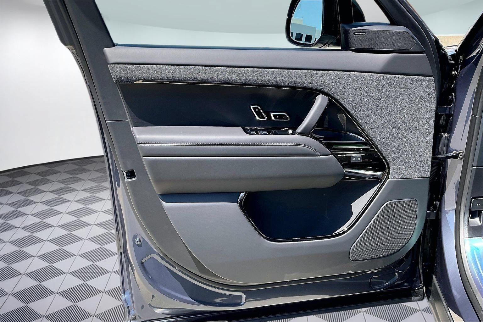 New 2026 Land Rover Range Rover Sport SE AWD/4WD image 14