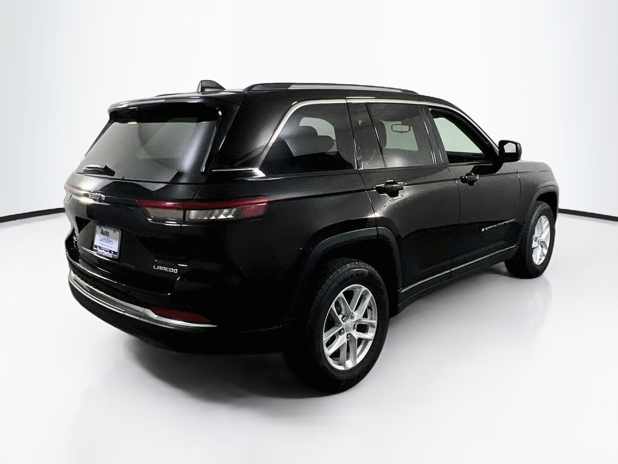 Used 2023 Jeep Grand Cherokee Laredo AWD/4WD image 5