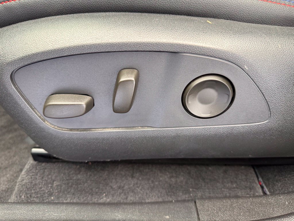 Used 2024 Chevrolet Equinox EV RS FWD image 35