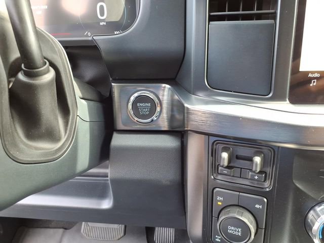 Used 2025 Ford F250 Lariat w/ Black Appearance Package AWD/4WD image 32