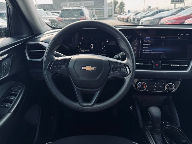 Used 2025 Chevrolet TrailBlazer LT AWD/4WD image 21