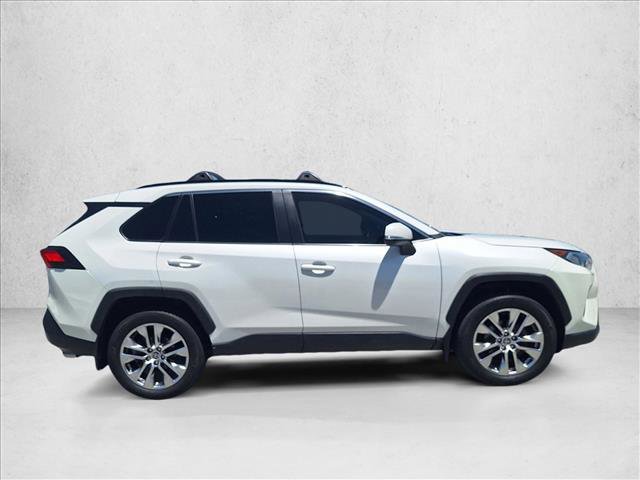 Used 2021 Toyota RAV4 XLE Premium AWD/4WD image 4