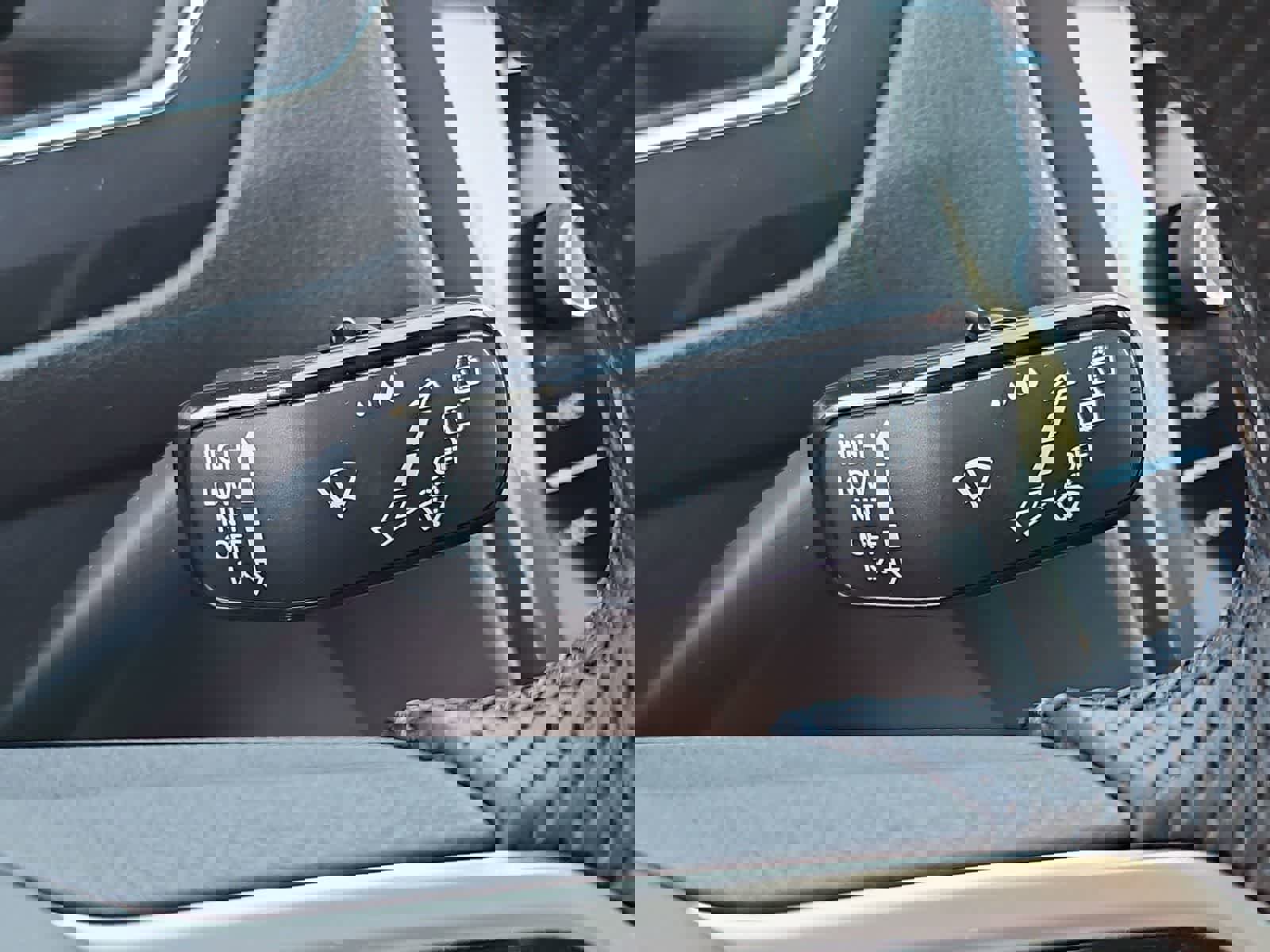 Used 2024 Volkswagen Tiguan SE R-Line image 26