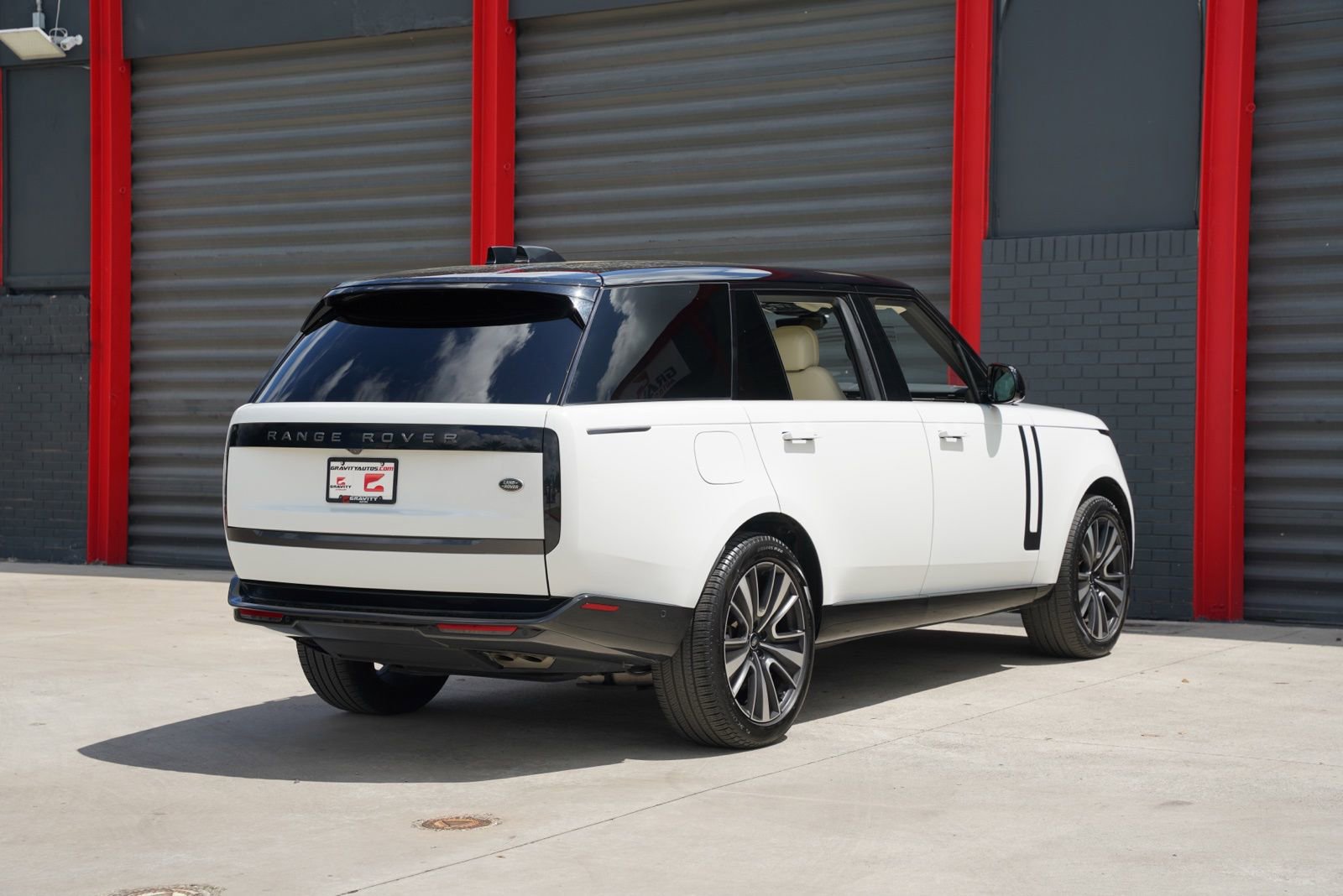Used 2023 Land Rover Range Rover Long Wheelbase SE AWD/4WD image 8