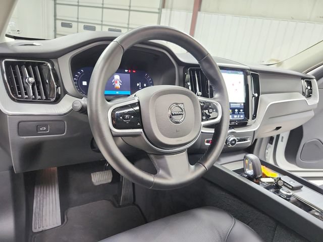 Used 2025 Volvo XC60 B5 Plus AWD/4WD image 18