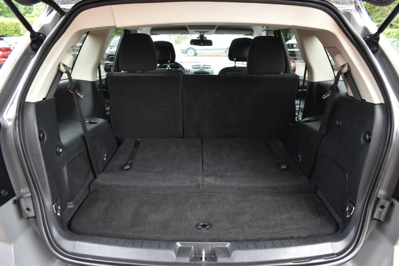 Used 2020 Dodge Journey SE FWD image 12