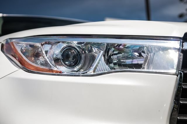 Used 2016 Toyota Highlander Limited FWD image 11
