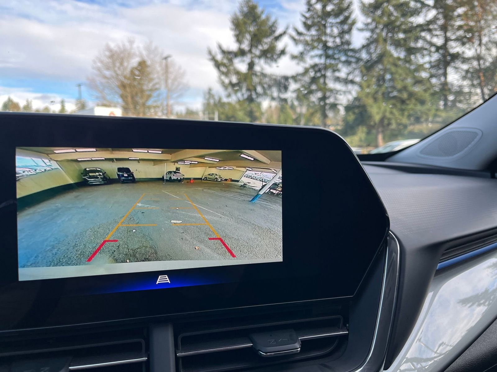 Used 2025 Chevrolet Trax LT image 24