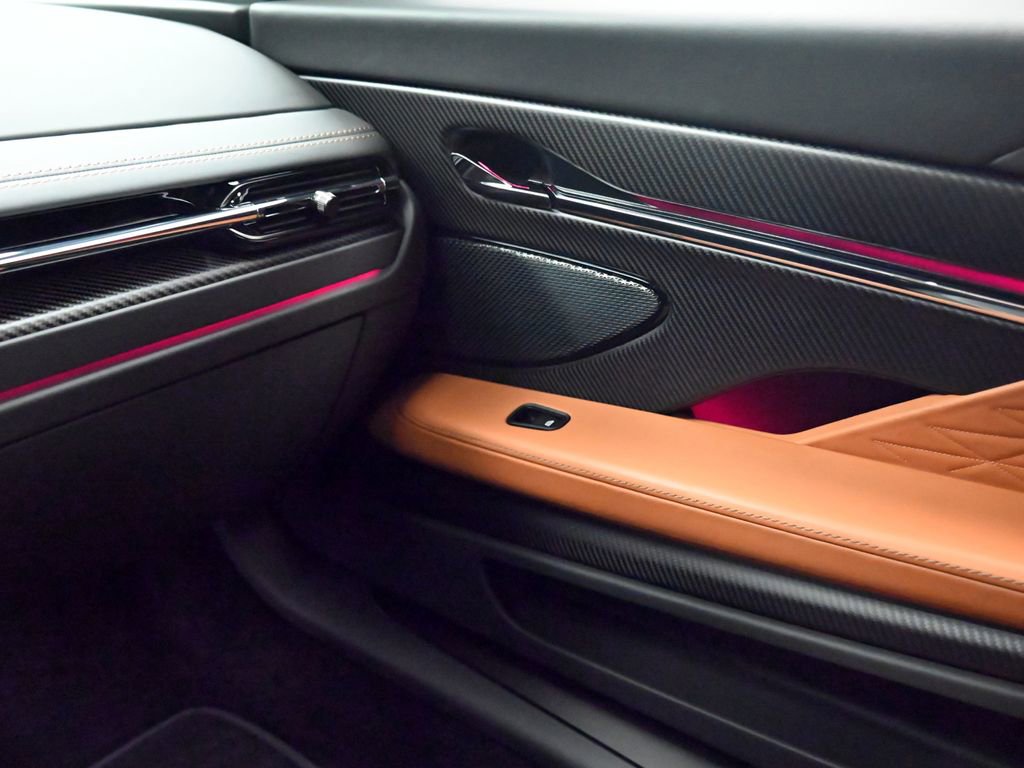 Used 2024 Aston Martin DB12 Coupe RWD image 21