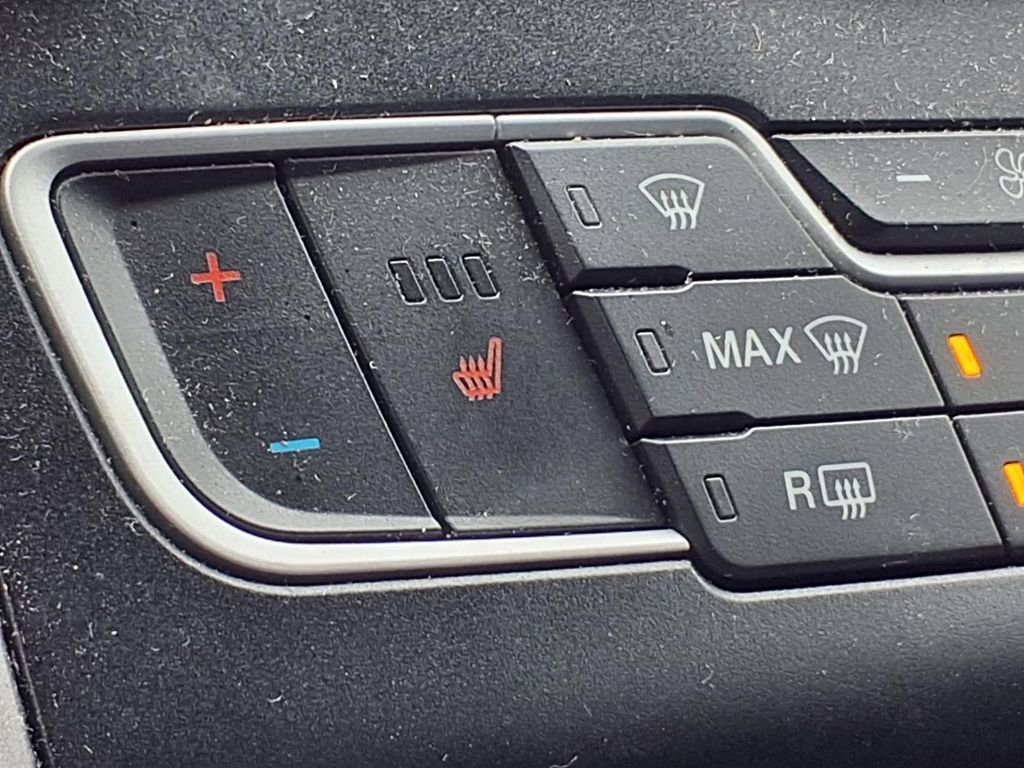 Used 2017 Ford Fusion SE w/ Fusion SE Technology Package image 3