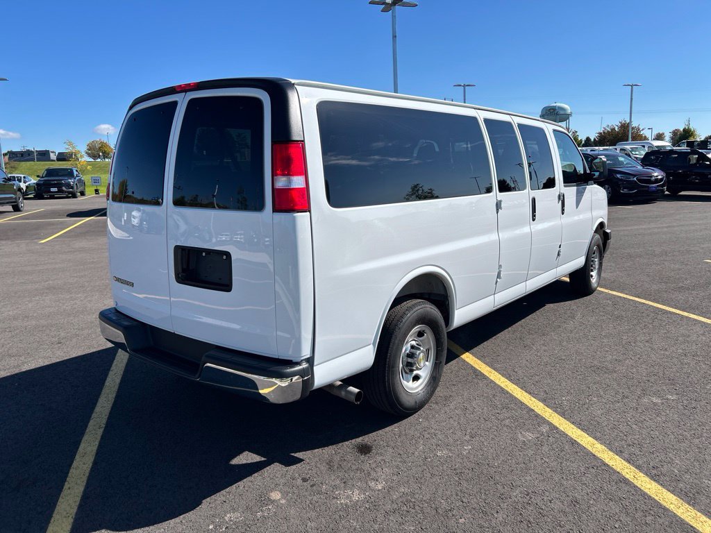 Used 2025 Chevrolet Express 3500 LT w/ LT Preferred Equipment Group RWD image 5