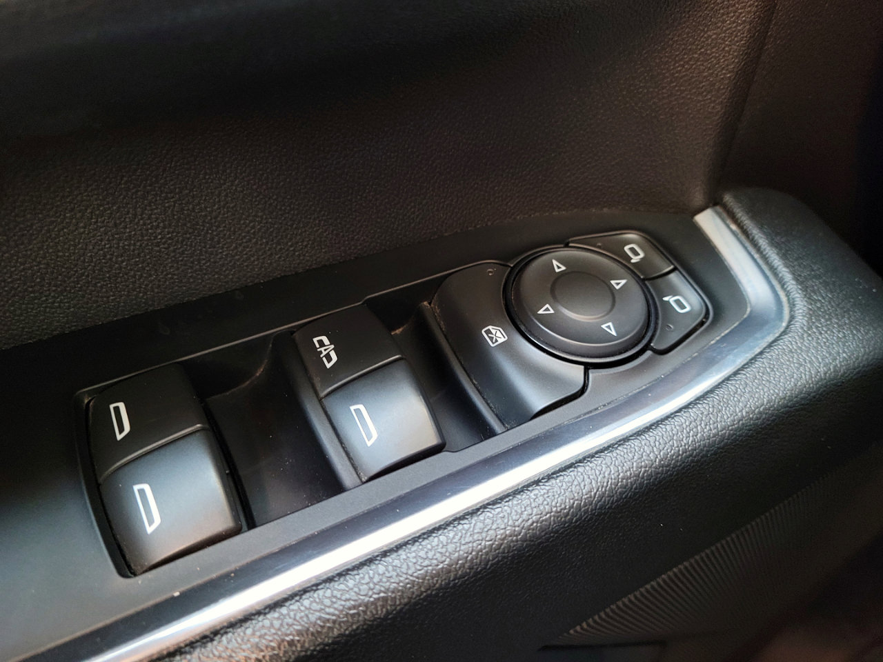 Used 2024 Chevrolet Silverado 2500 LT image 17