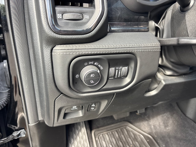 Used 2025 RAM 1500 Limited AWD/4WD image 17