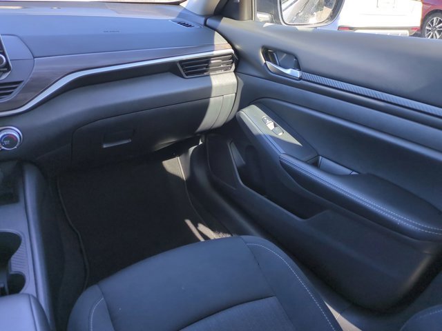 Used 2025 Nissan Altima 2.5 SV image 17