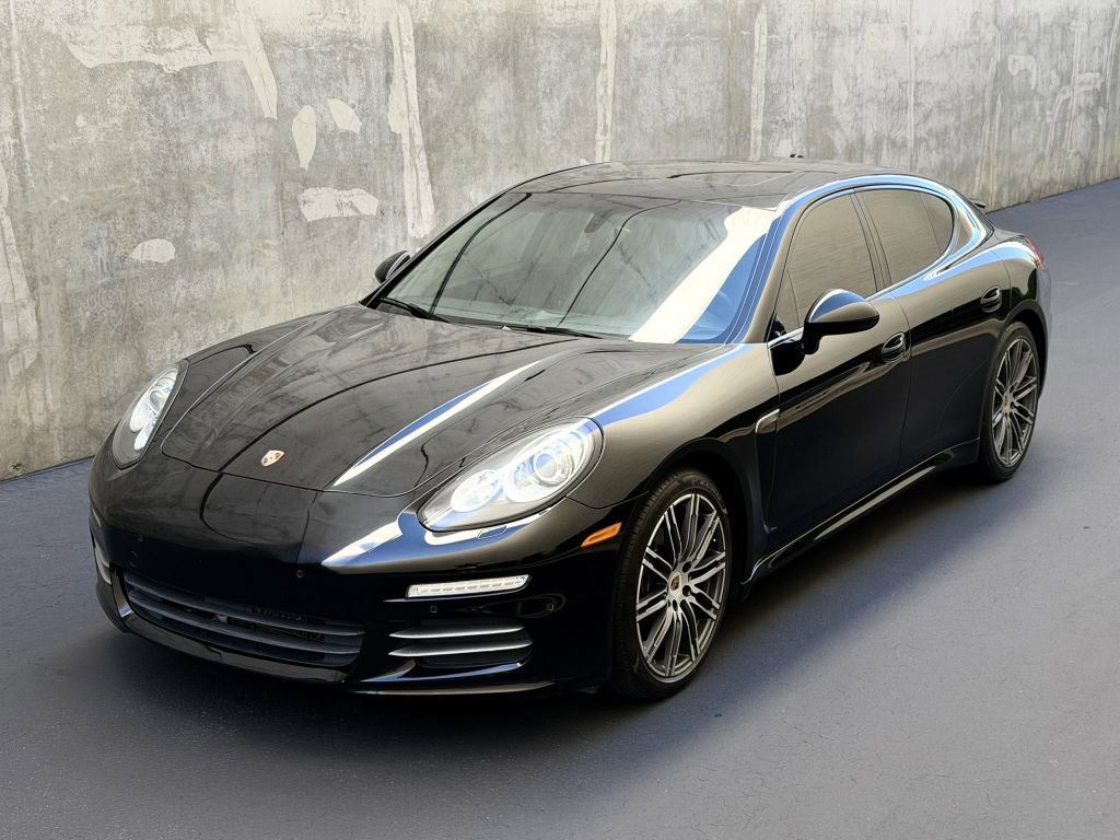 Used 2015 Porsche Panamera image 2