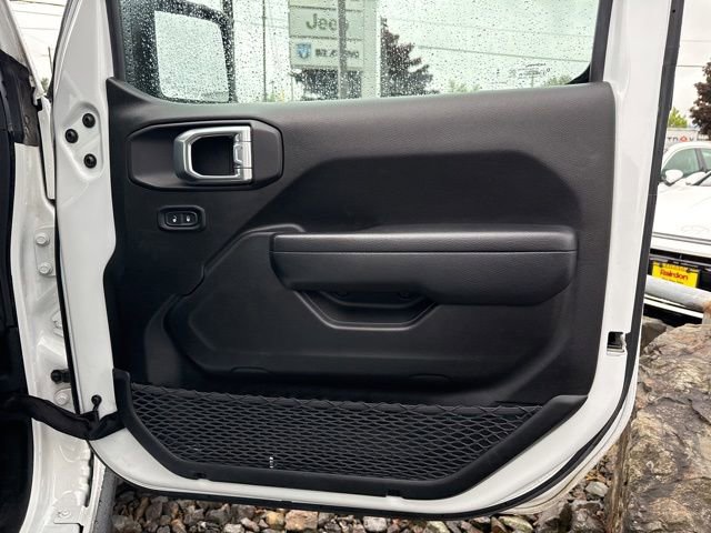 Used 2025 Jeep Wrangler Unlimited Rubicon AWD/4WD image 12