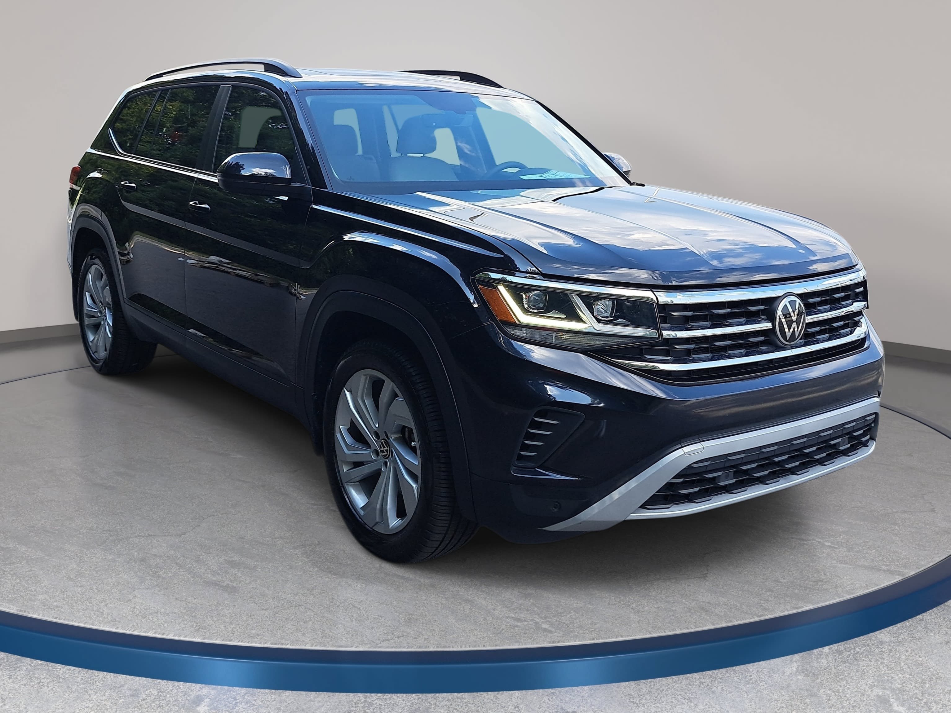 Used 2023 Volkswagen Atlas SE w/ Panoramic Sunroof Package FWD image 3
