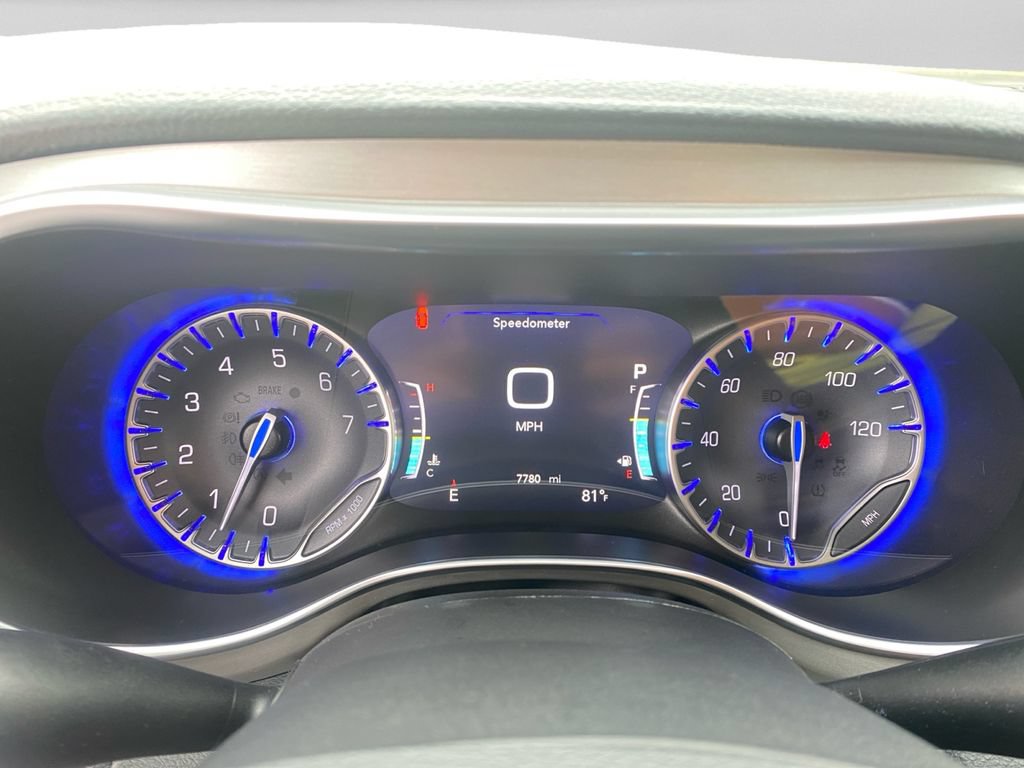 Used 2024 Chrysler Pacifica Pinnacle FWD image 21