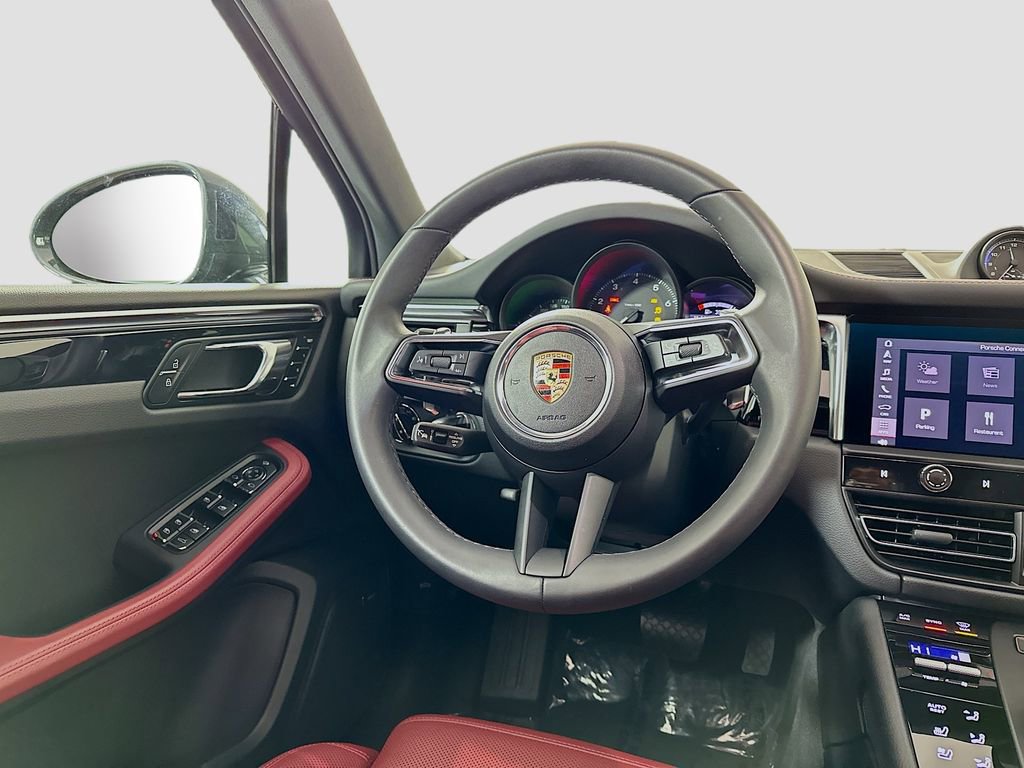 Used 2025 Porsche Macan image 25