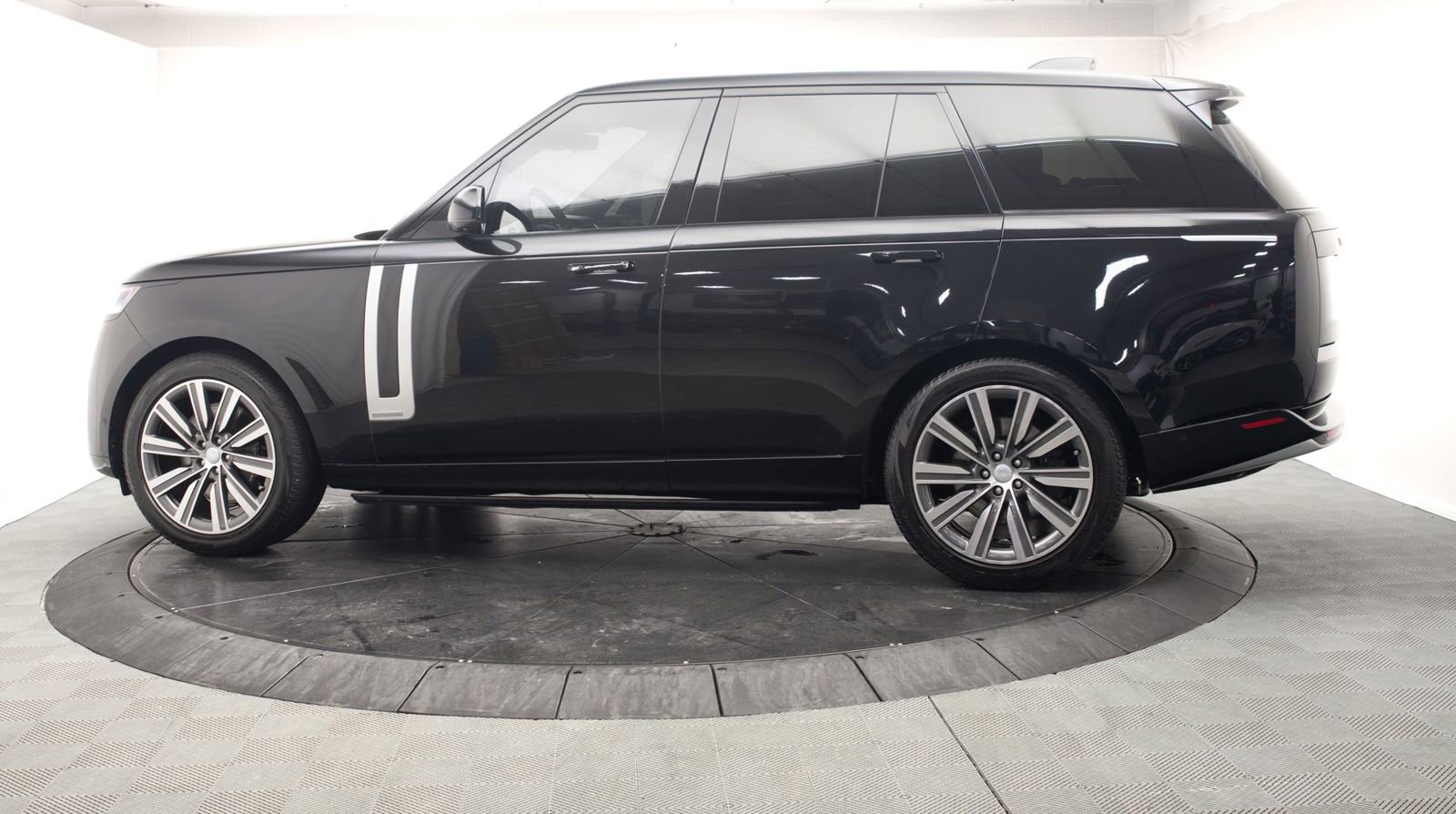 Used 2023 Land Rover Range Rover Autobiography image 6