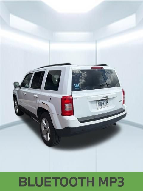 Used 2016 Jeep Patriot Latitude FWD image 2