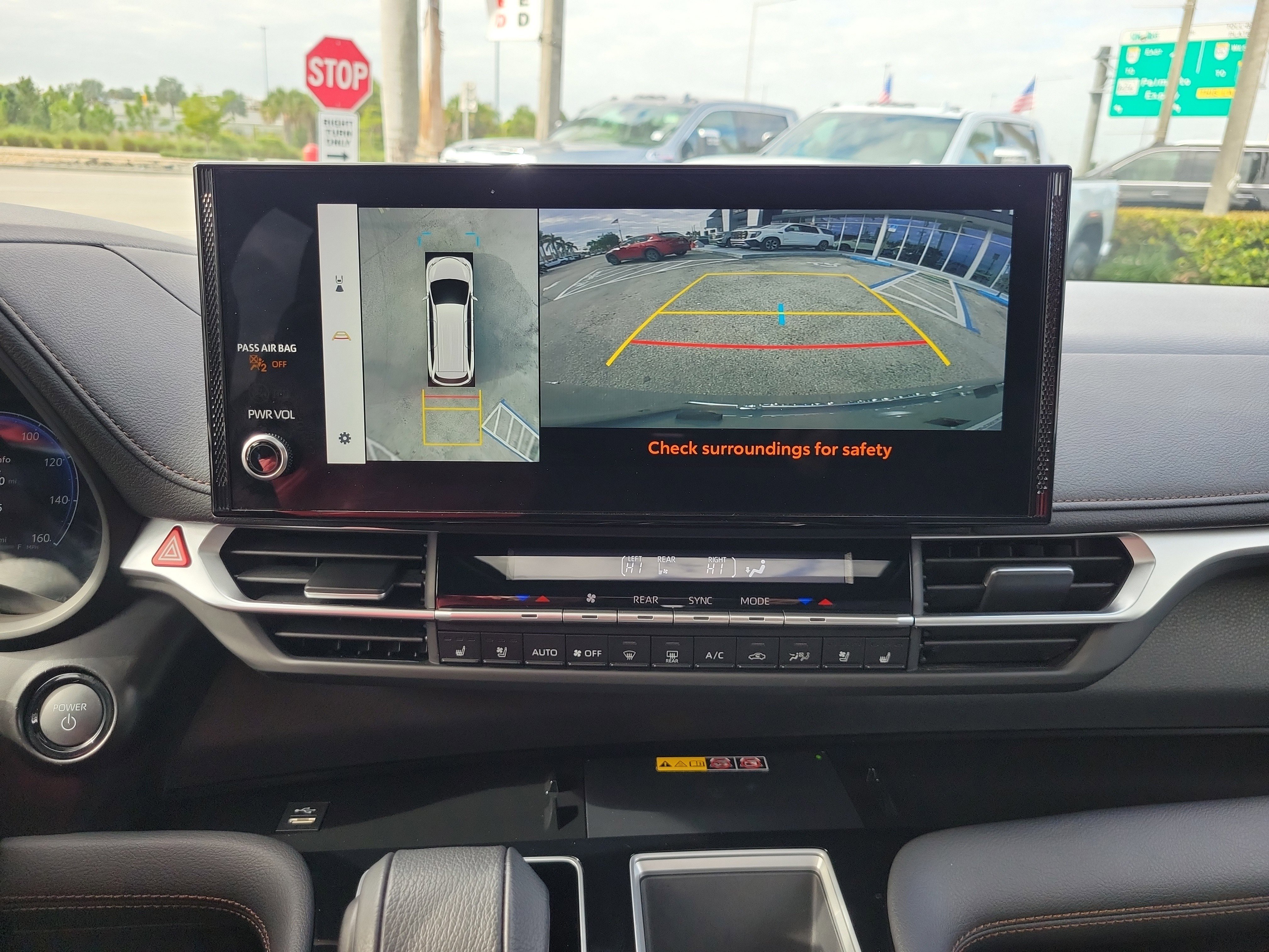 Used 2025 Toyota Sienna Platinum image 10