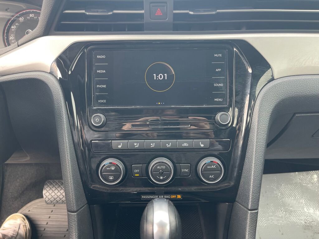 Used 2020 Volkswagen Passat 2.0T SE image 11