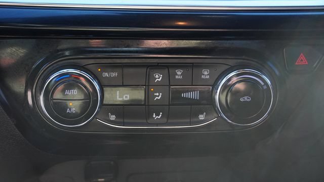 Used 2024 Chevrolet Trax RS w/ Sunroof Package FWD image 24