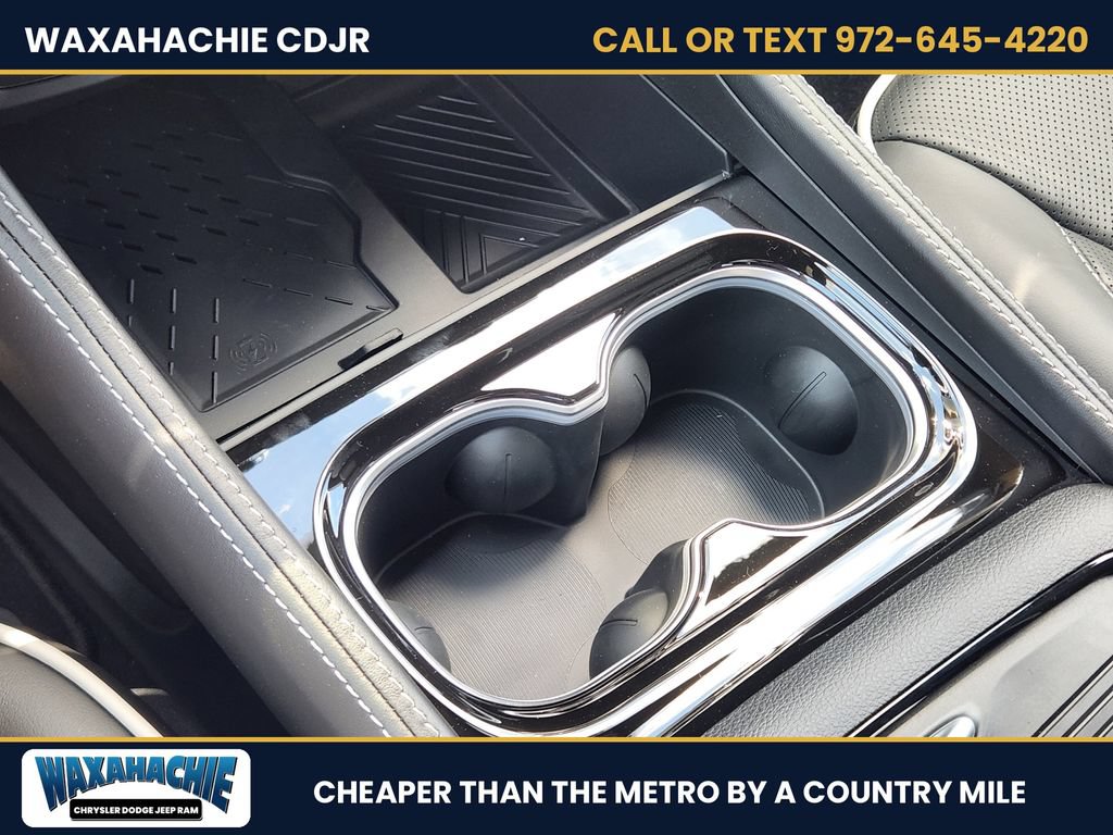New 2027 Chrysler Pacifica Limited w/ Family Tech Group FWD image 17