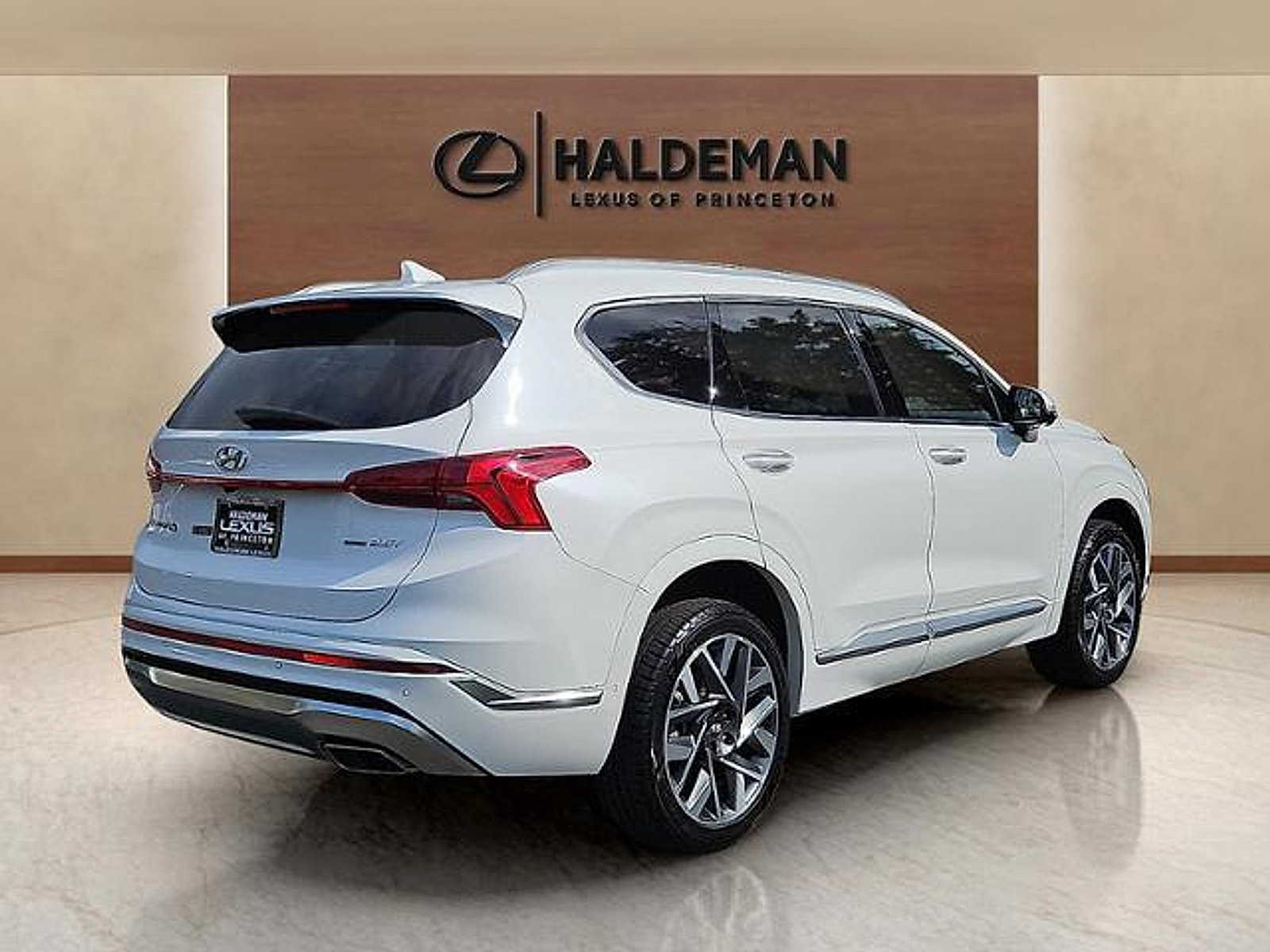 Used 2022 Hyundai Santa Fe Calligraphy AWD/4WD image 4