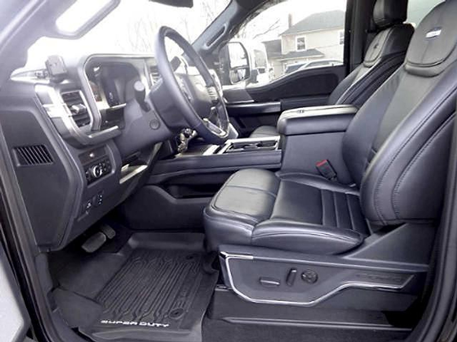 Used 2025 Ford F350 Platinum w/ FX4 Off-Road Package image 16