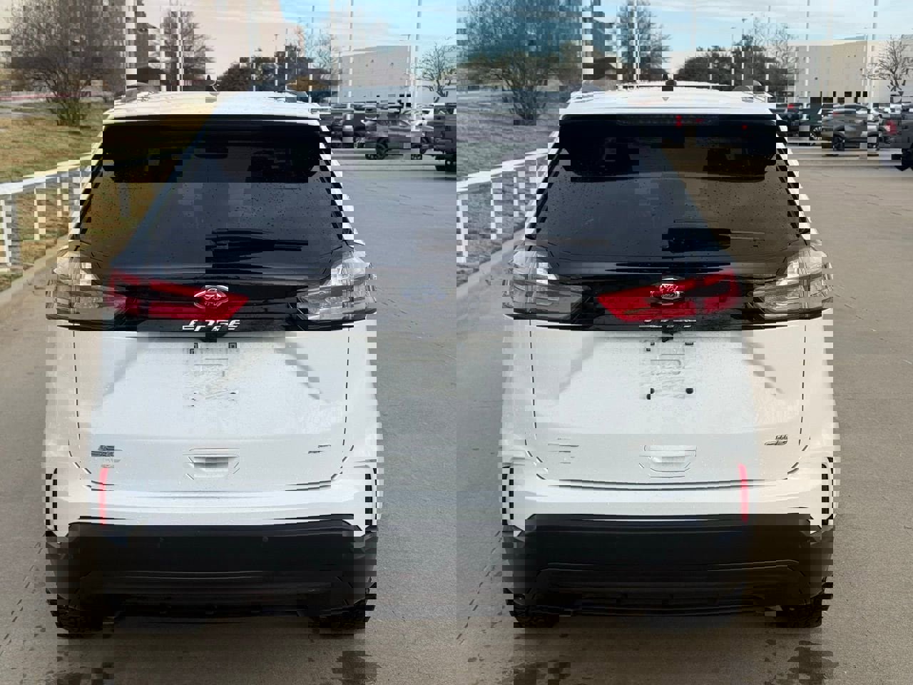 Used 2022 Ford Edge SEL w/ Sport Appearance Package image 5