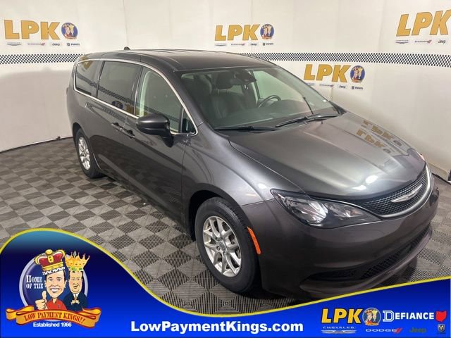 Used 2023 Chrysler Voyager LX FWD image 1