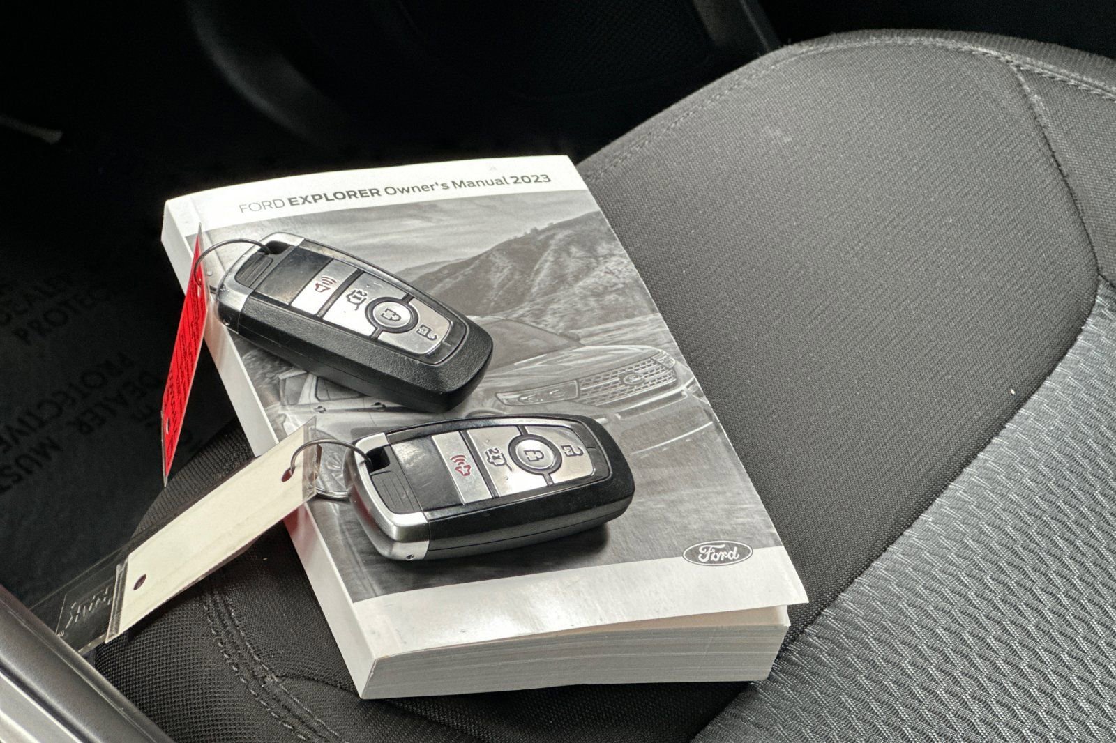 Used 2023 Ford Explorer XLT image 12