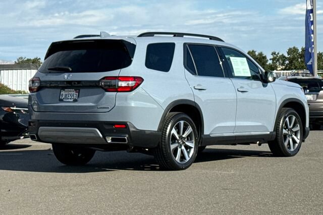 Certified 2024 Honda Pilot Touring image 4