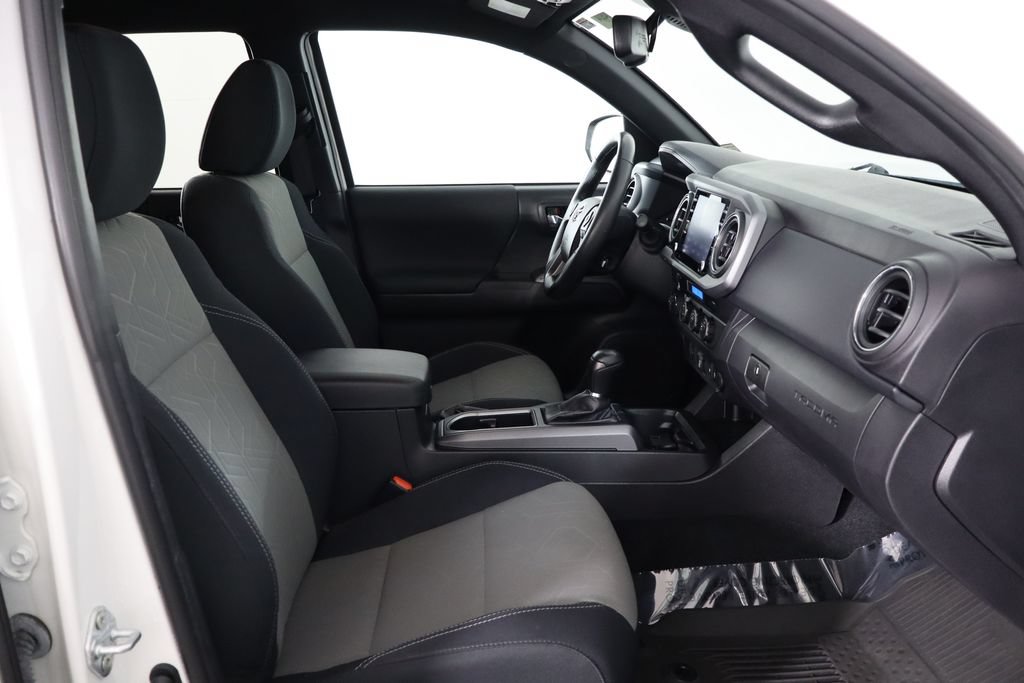 Used 2022 Toyota Tacoma TRD Off-Road AWD/4WD image 18
