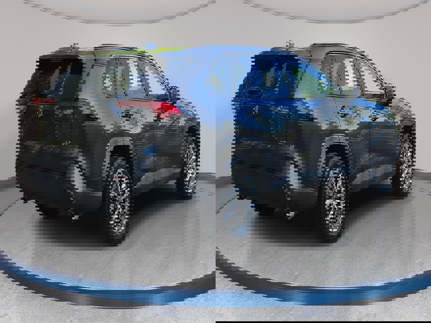 Used 2019 Toyota RAV4 XLE Premium image 5