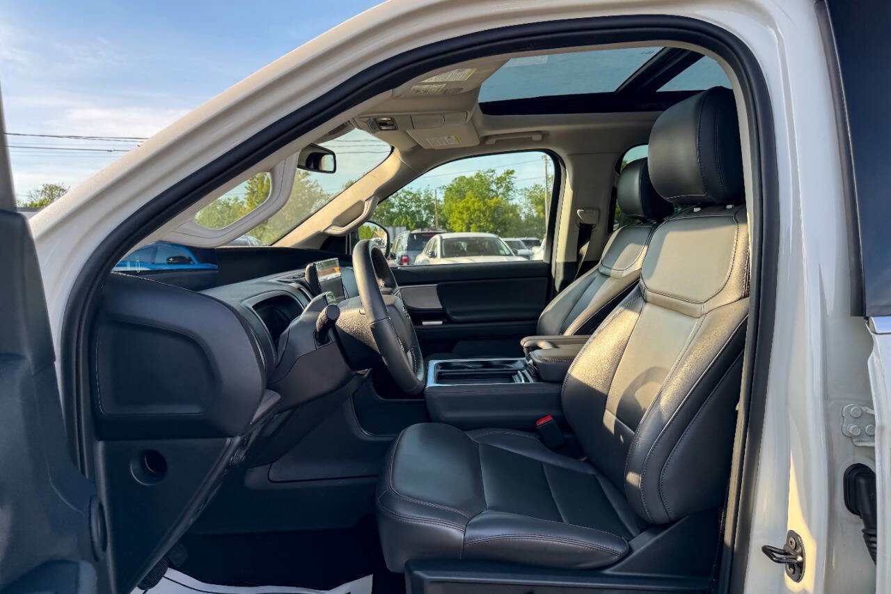 Used 2025 Ford Expedition Active AWD/4WD image 23