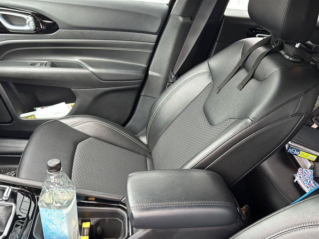 Used 2024 Jeep Compass Latitude w/ Altitude Special Edition AWD/4WD image 12