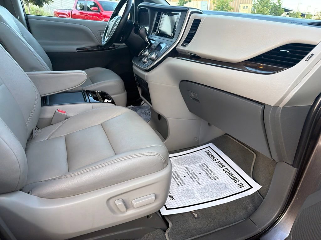 Used 2020 Toyota Sienna XLE w/ XLE Navigation Package AWD/4WD image 10