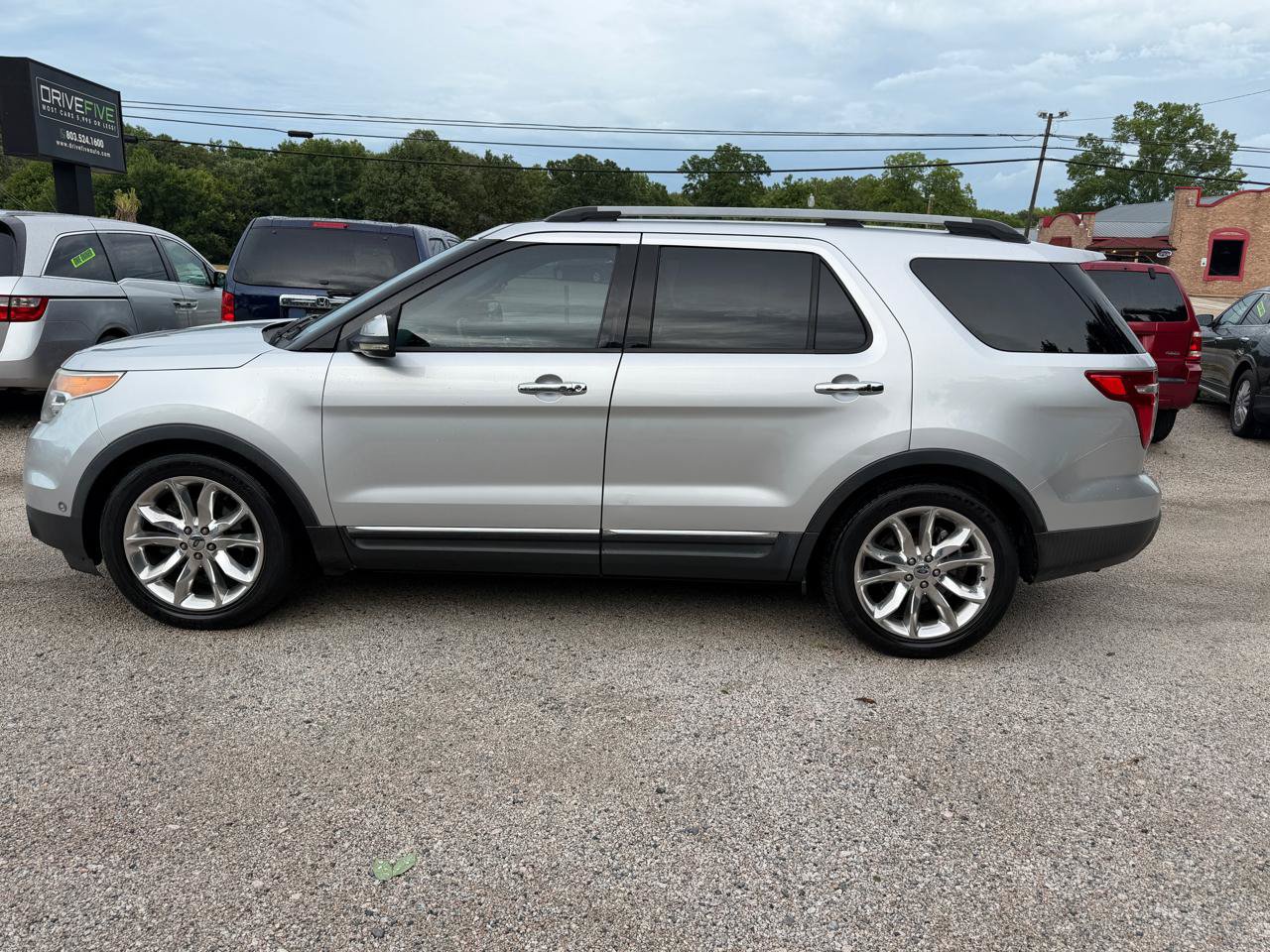 Used 2011 Ford Explorer Limited w/ 302A Rapid Spec Order Code FWD image 2