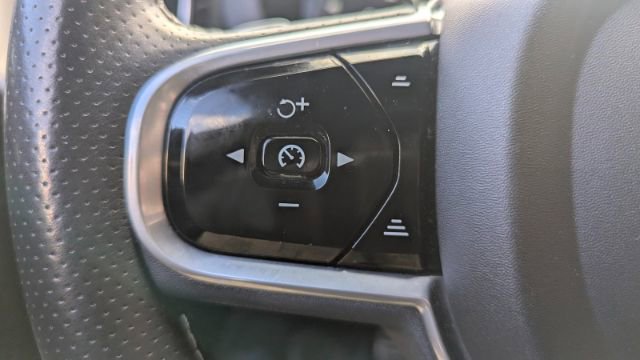 Used 2018 Volvo XC60 T6 R-Design w/ Convenience Package image 25