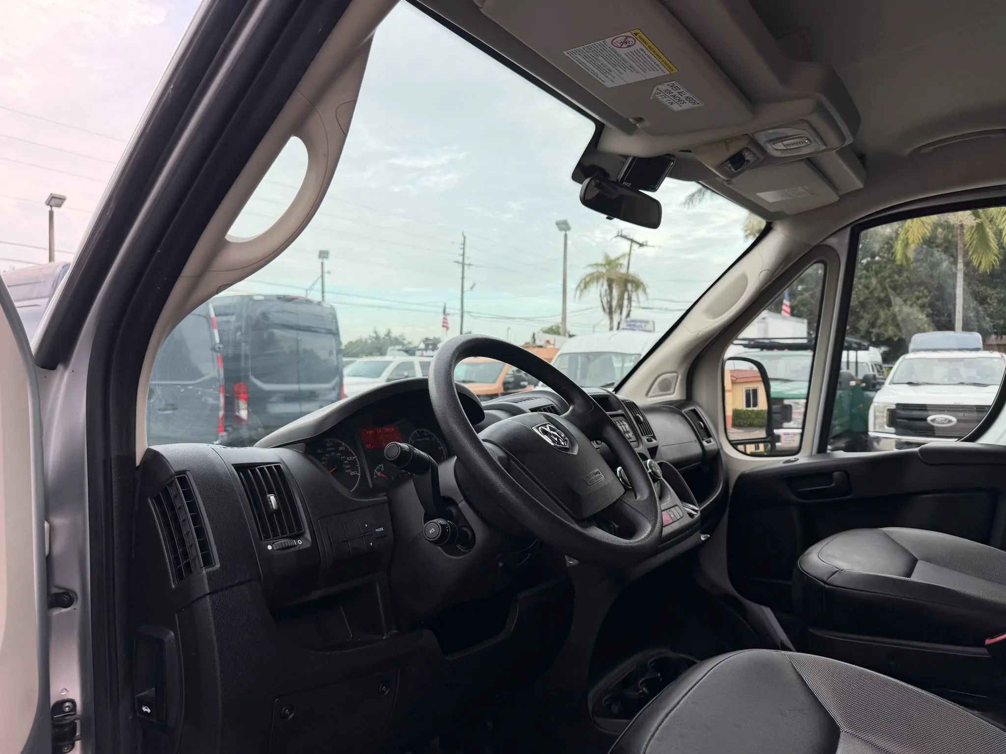 Used 2017 RAM ProMaster 2500 w/ Premium Appearance Group FWD image 13